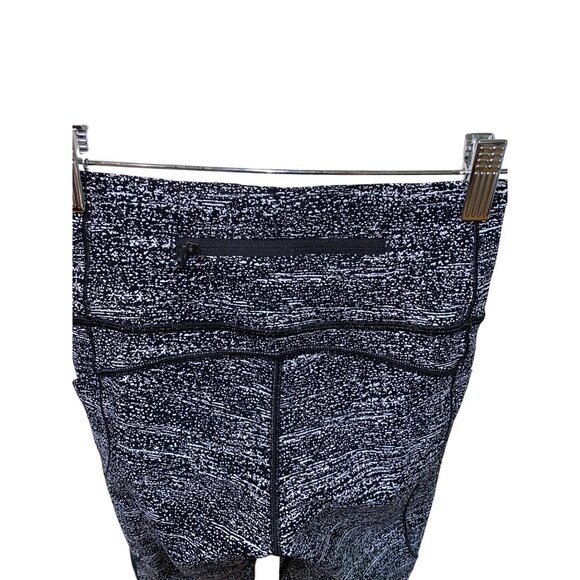 Lululemon Pace Perfect Crop (17") Size 2 - Picture 6 of 8